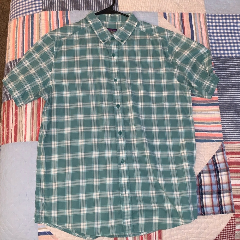 Patagonia short sleeve button up men’s size medium